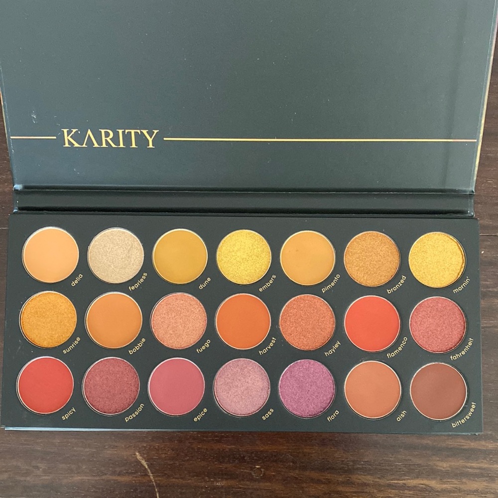 Karity 21 shades eyeshadow palette in "Picante" *Brand NEW*